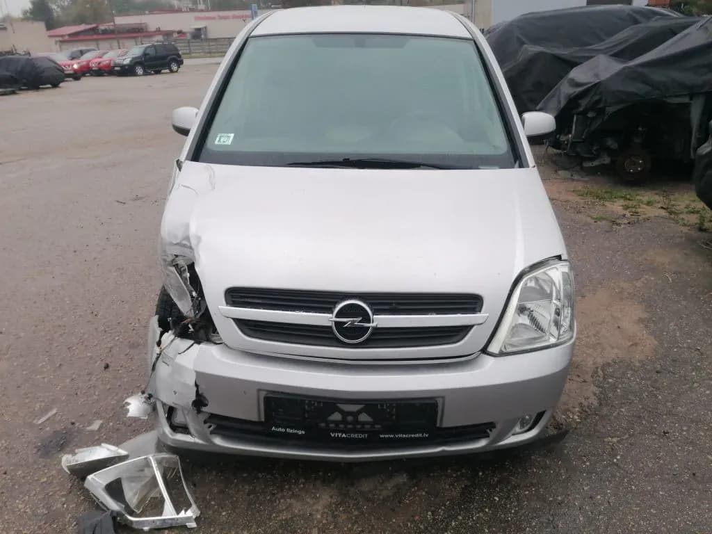 Foto van de gedemonteerde auto 1