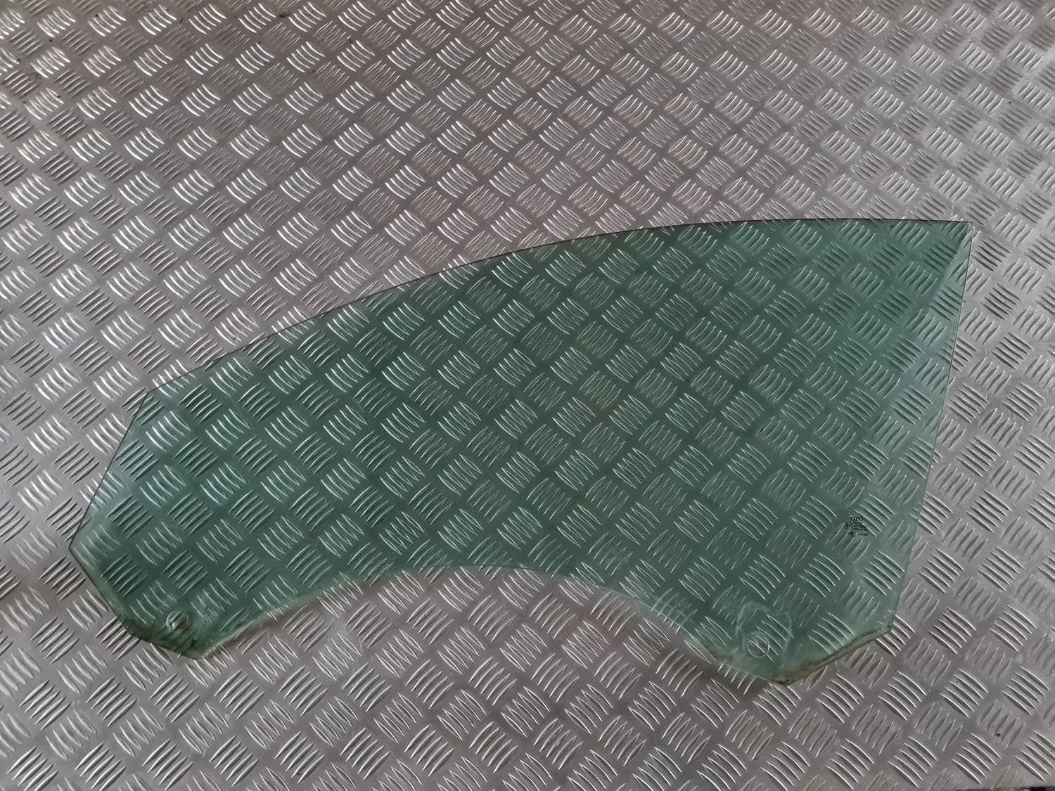 Deurruit voor links AUDI A6 2008