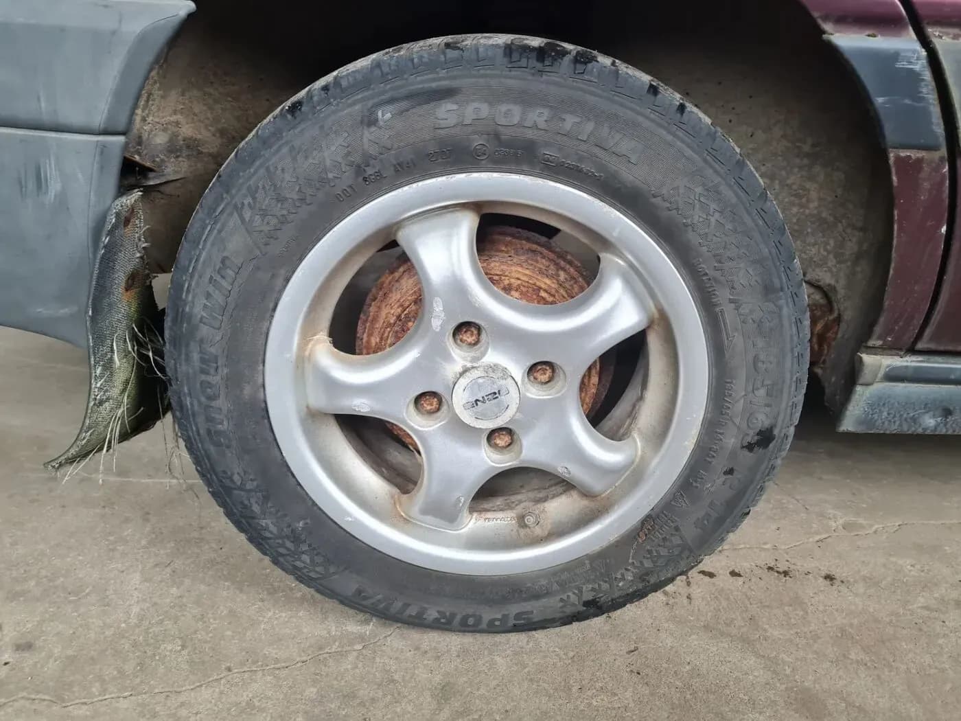 Foto van de gedemonteerde auto 4