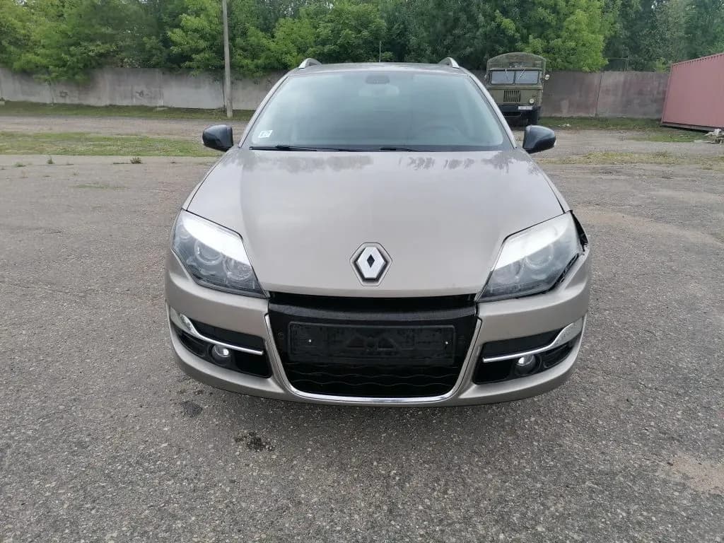 Foto van de gedemonteerde auto 5