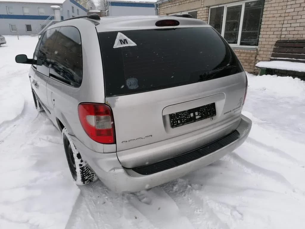 Foto van de gedemonteerde auto 3