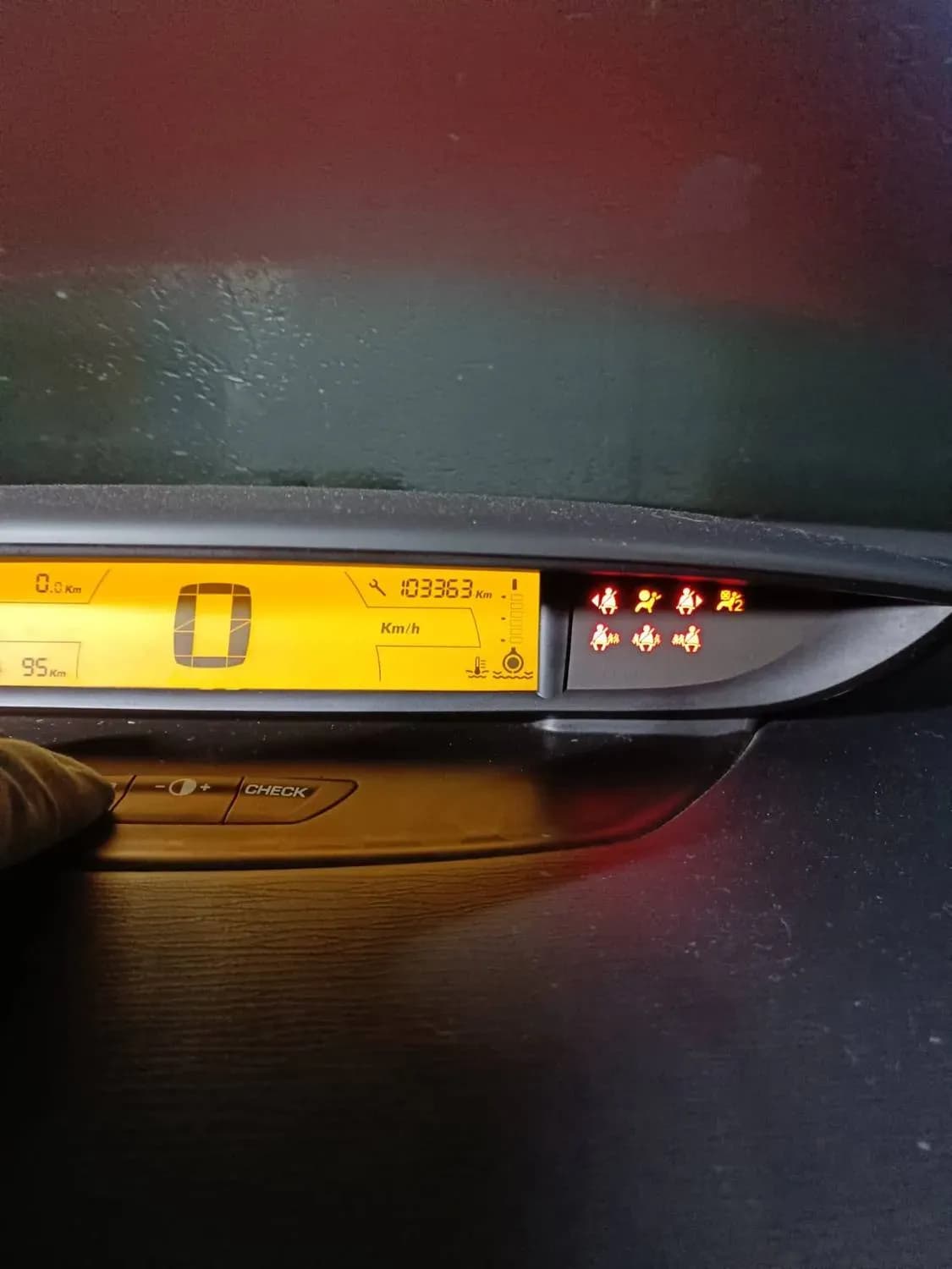 Foto van de gedemonteerde auto 1
