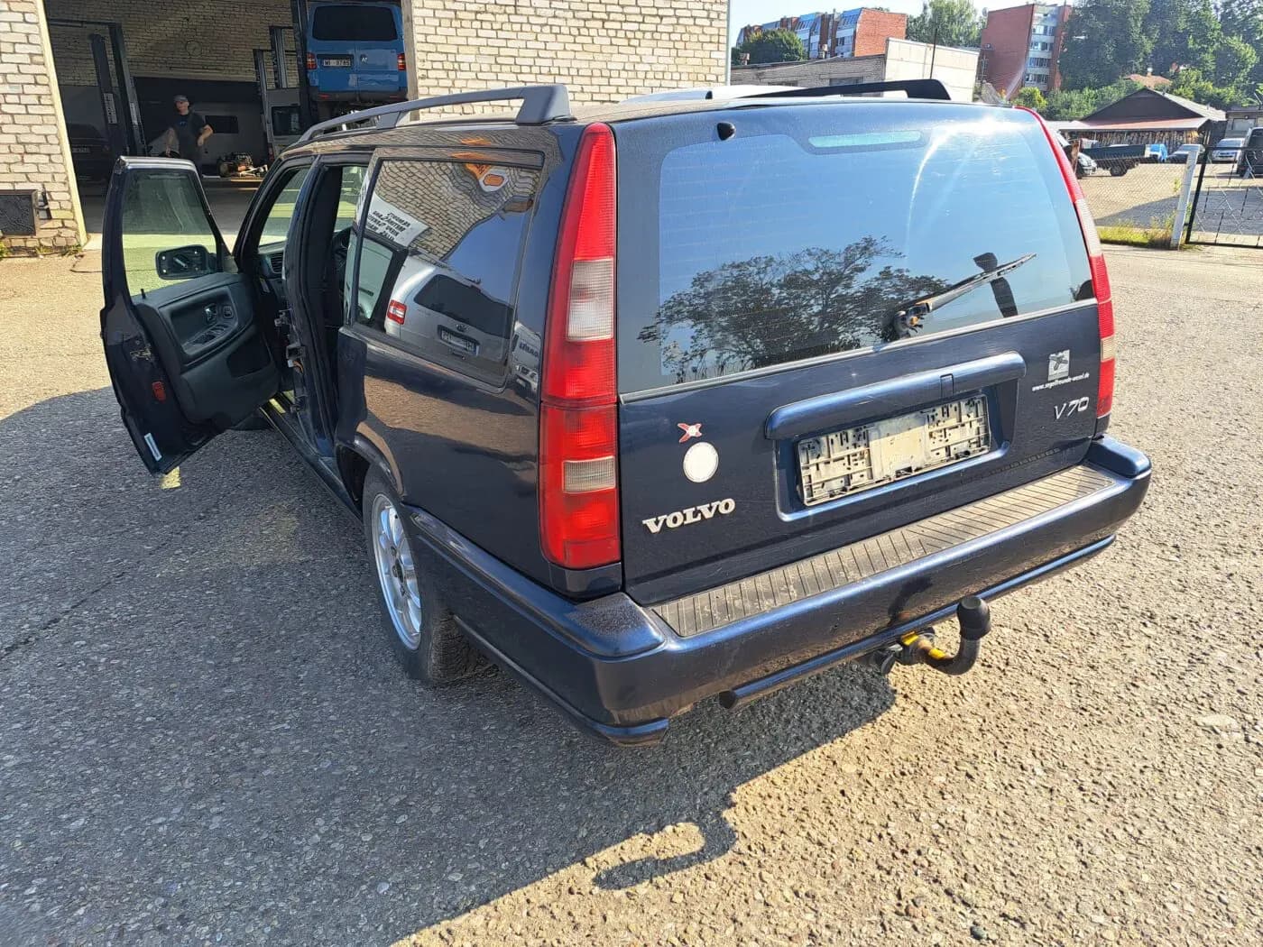 Foto van de gedemonteerde auto 2