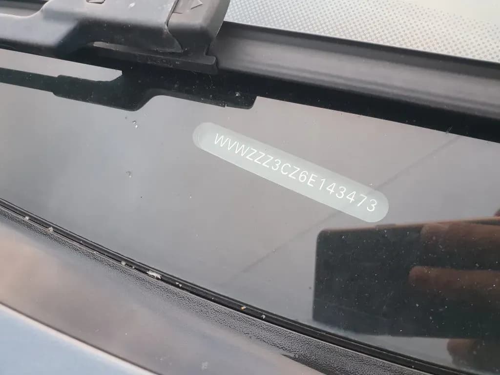 Foto van de gedemonteerde auto 5