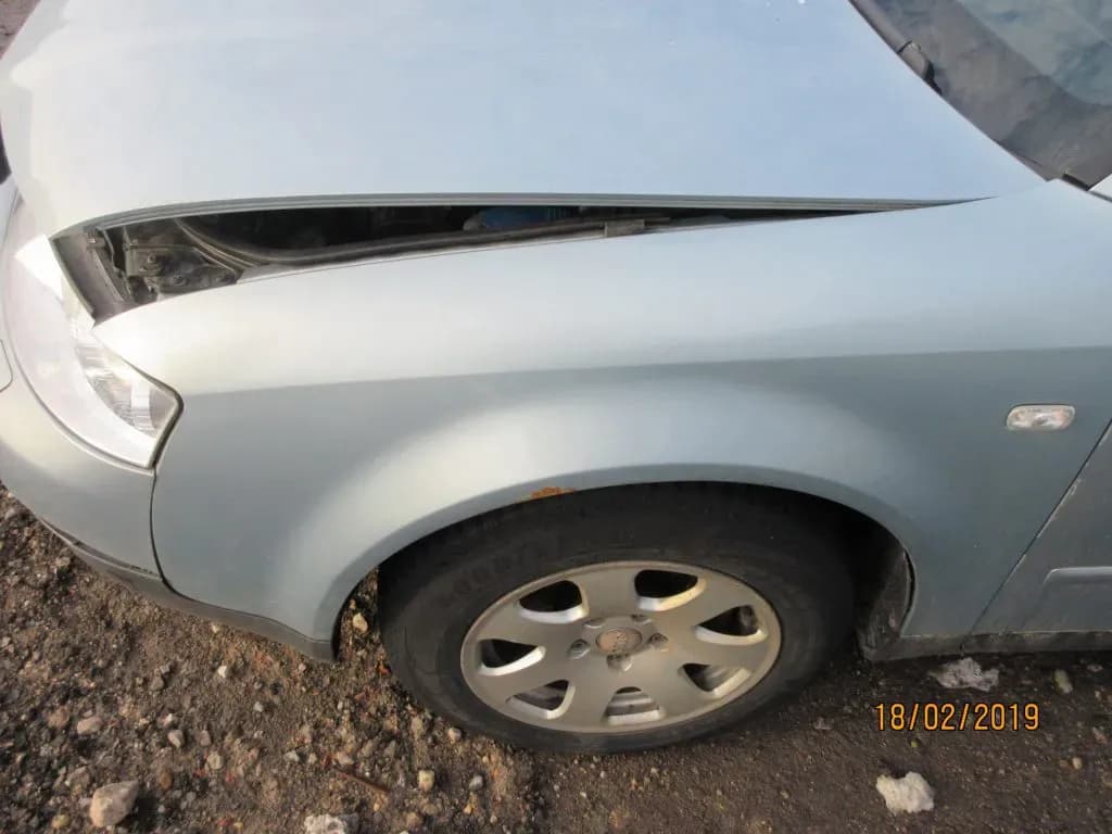 Foto van de gedemonteerde auto 4