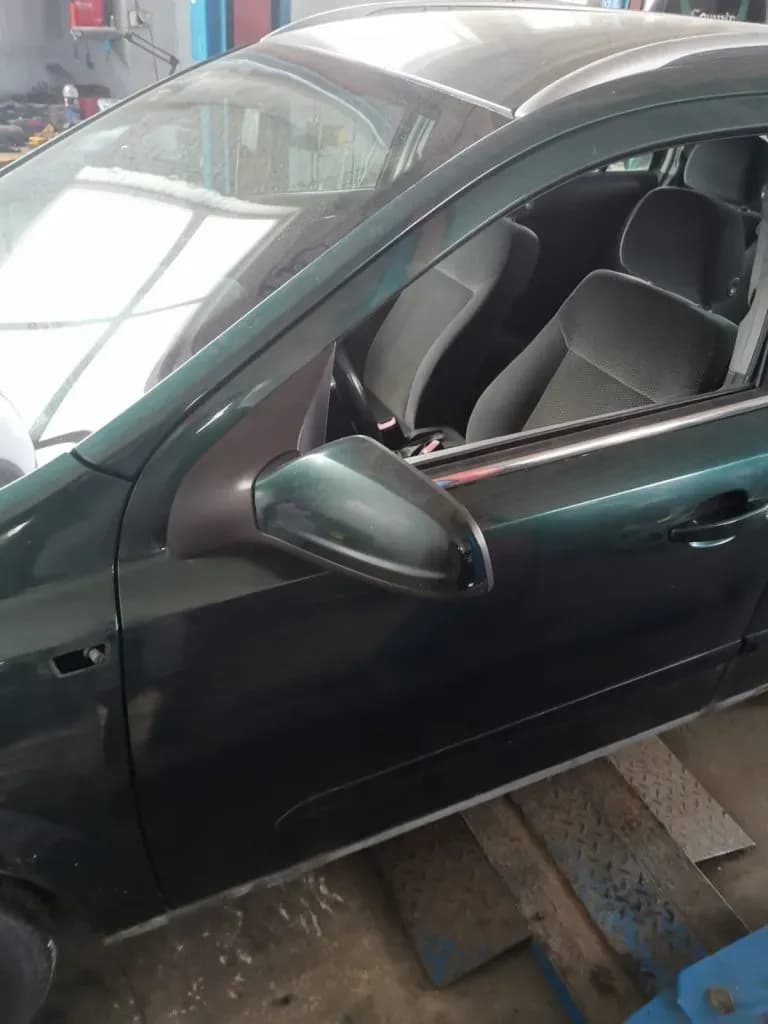 Foto van de gedemonteerde auto 4