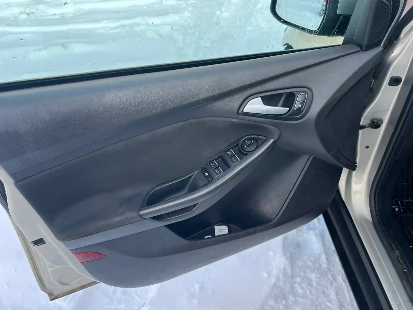 Foto van de gedemonteerde auto 3