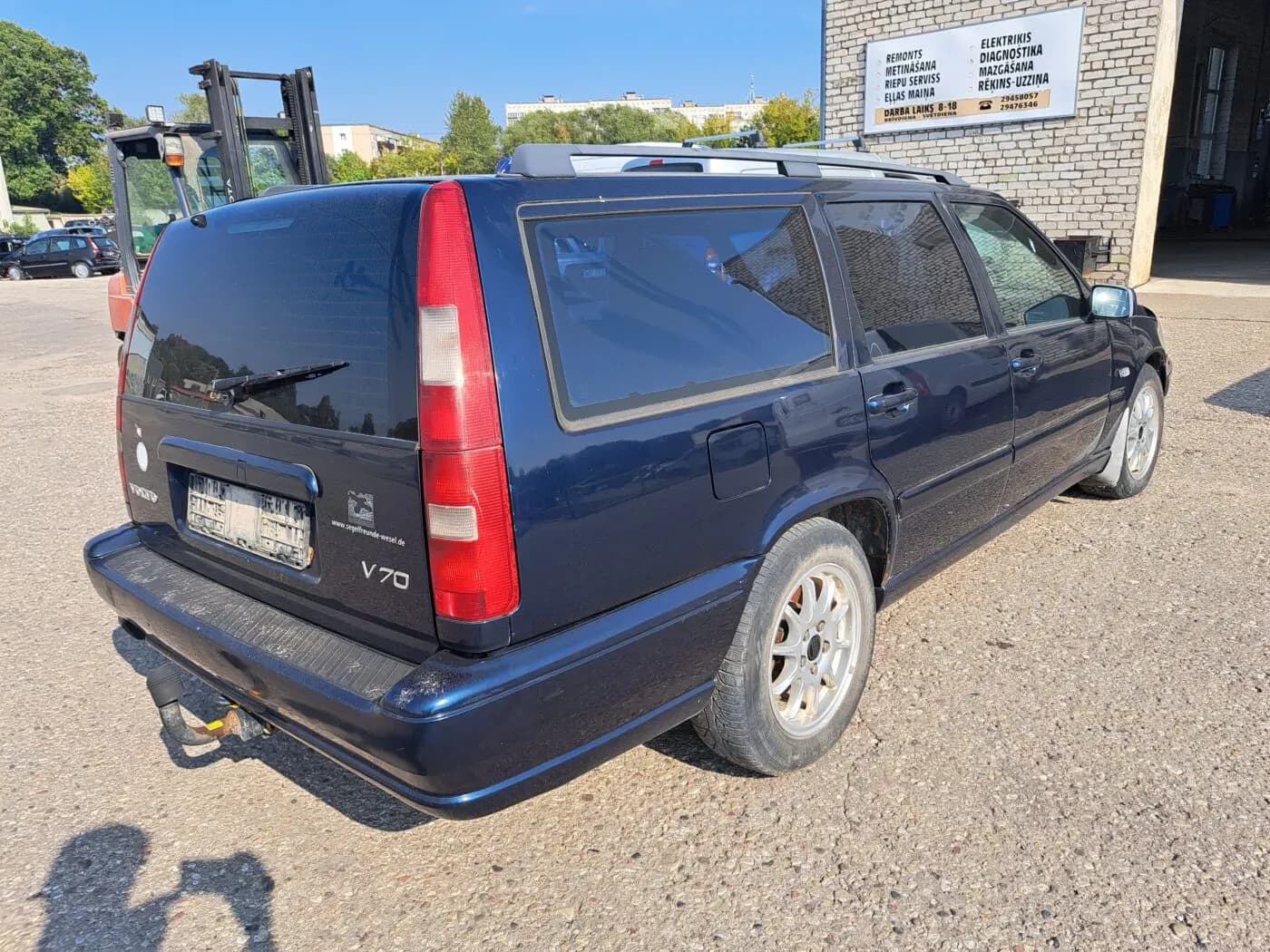 Foto van de gedemonteerde auto 4