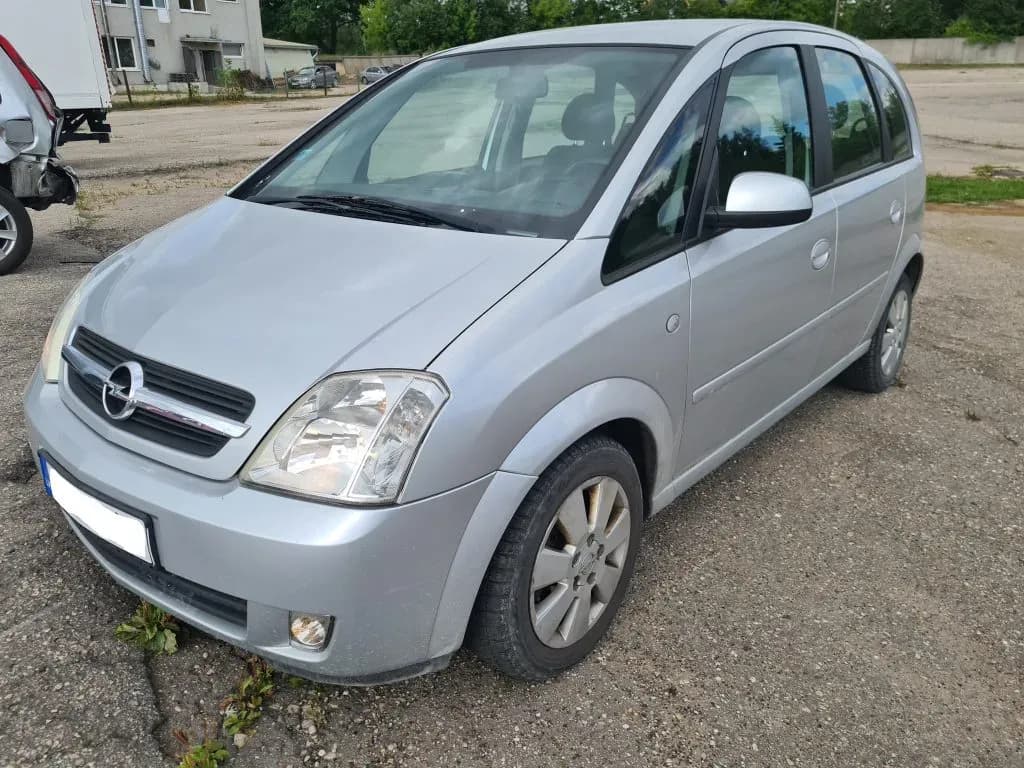 Foto van de gedemonteerde auto 1
