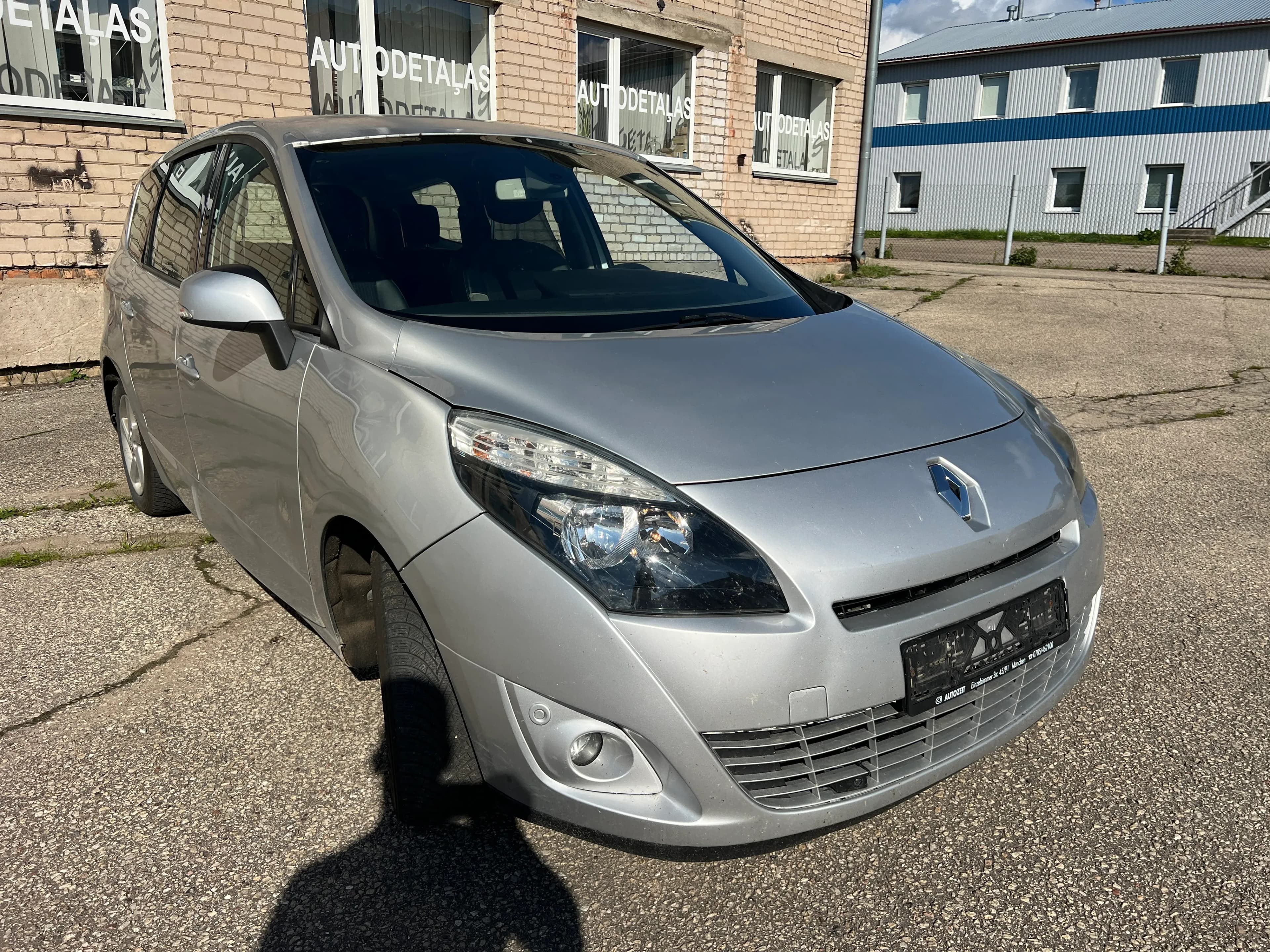 Foto van de gedemonteerde auto 4