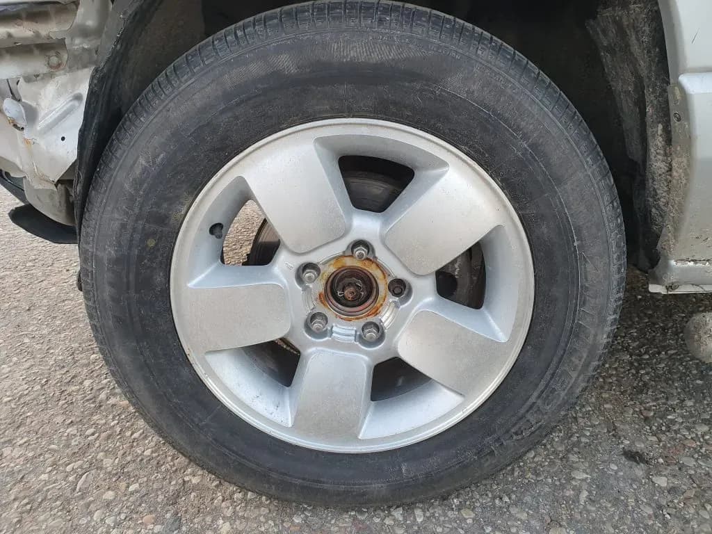 Foto van de gedemonteerde auto 3