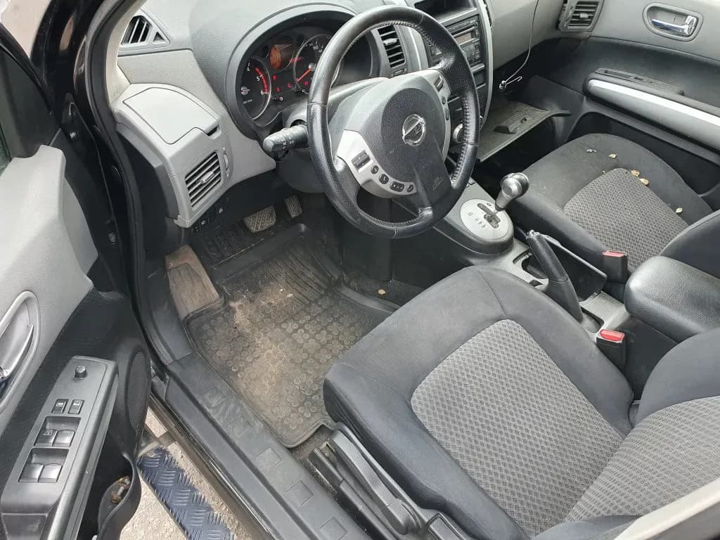 Foto van de gedemonteerde auto 5