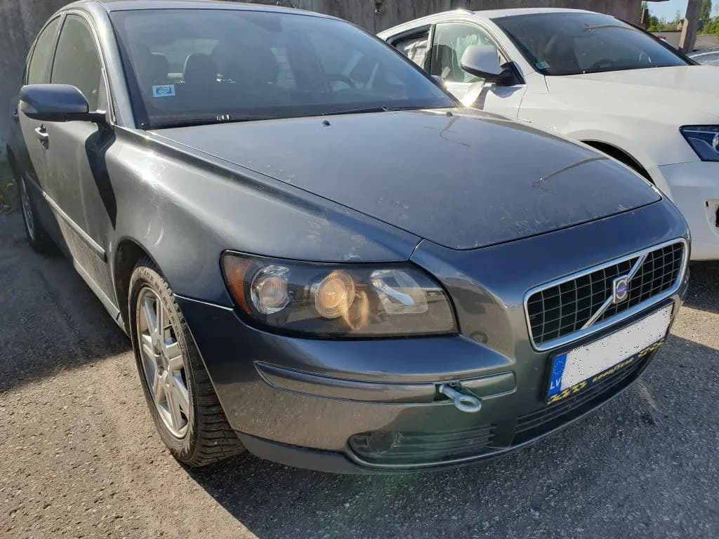 Foto van de gedemonteerde auto 2
