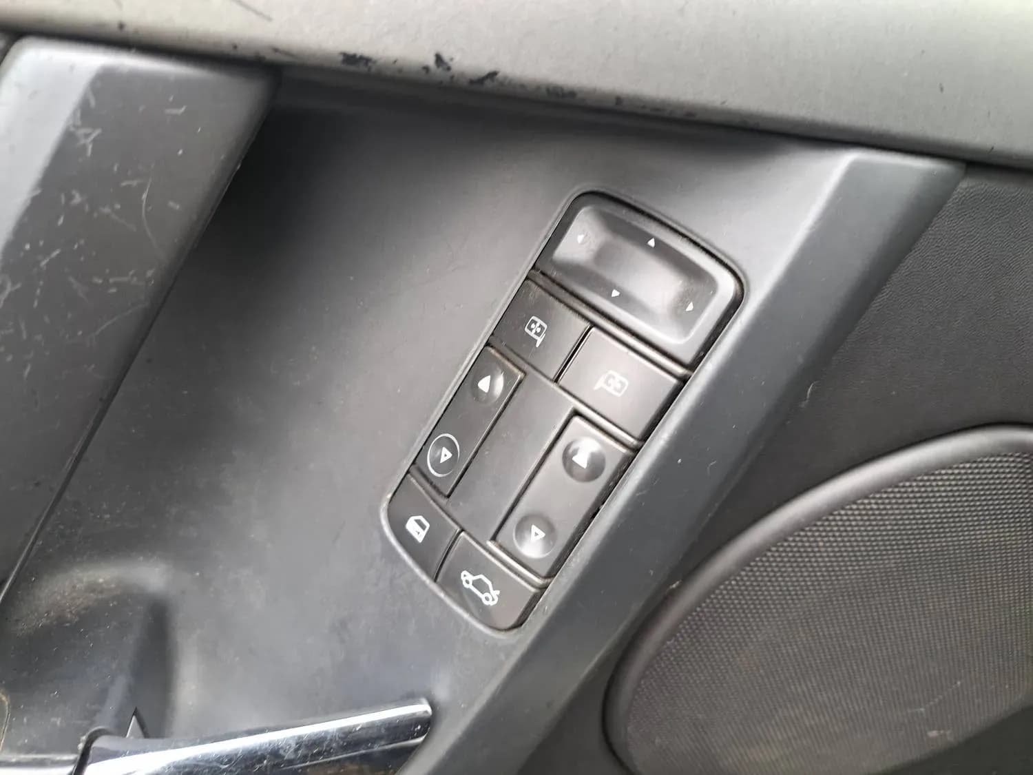 Foto van de gedemonteerde auto 3