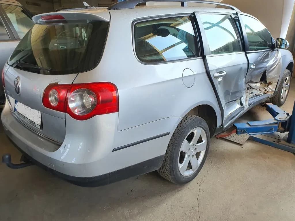 Foto van de gedemonteerde auto 2