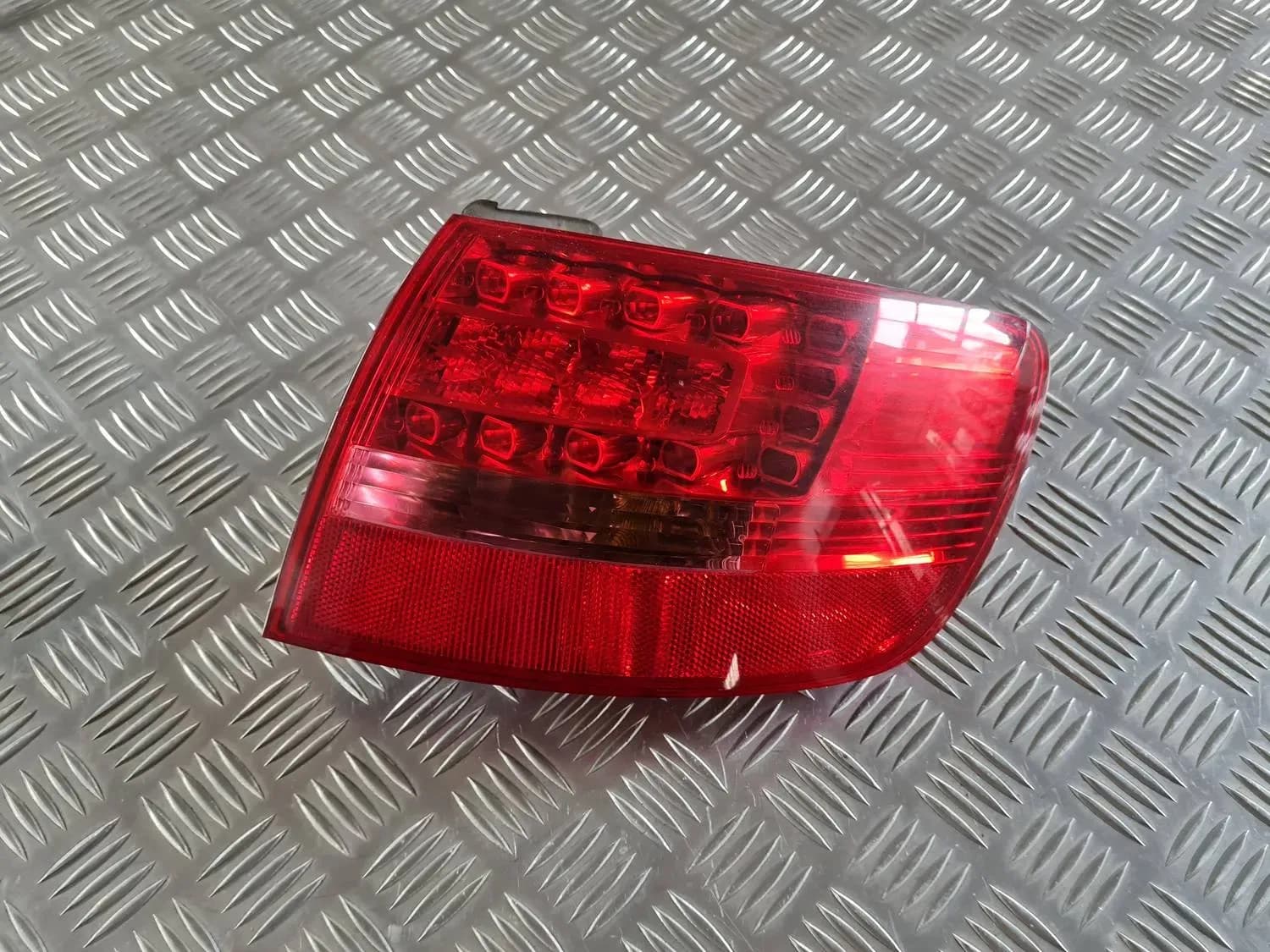 Achterlamp rechts AUDI A6 2008 - foto 1