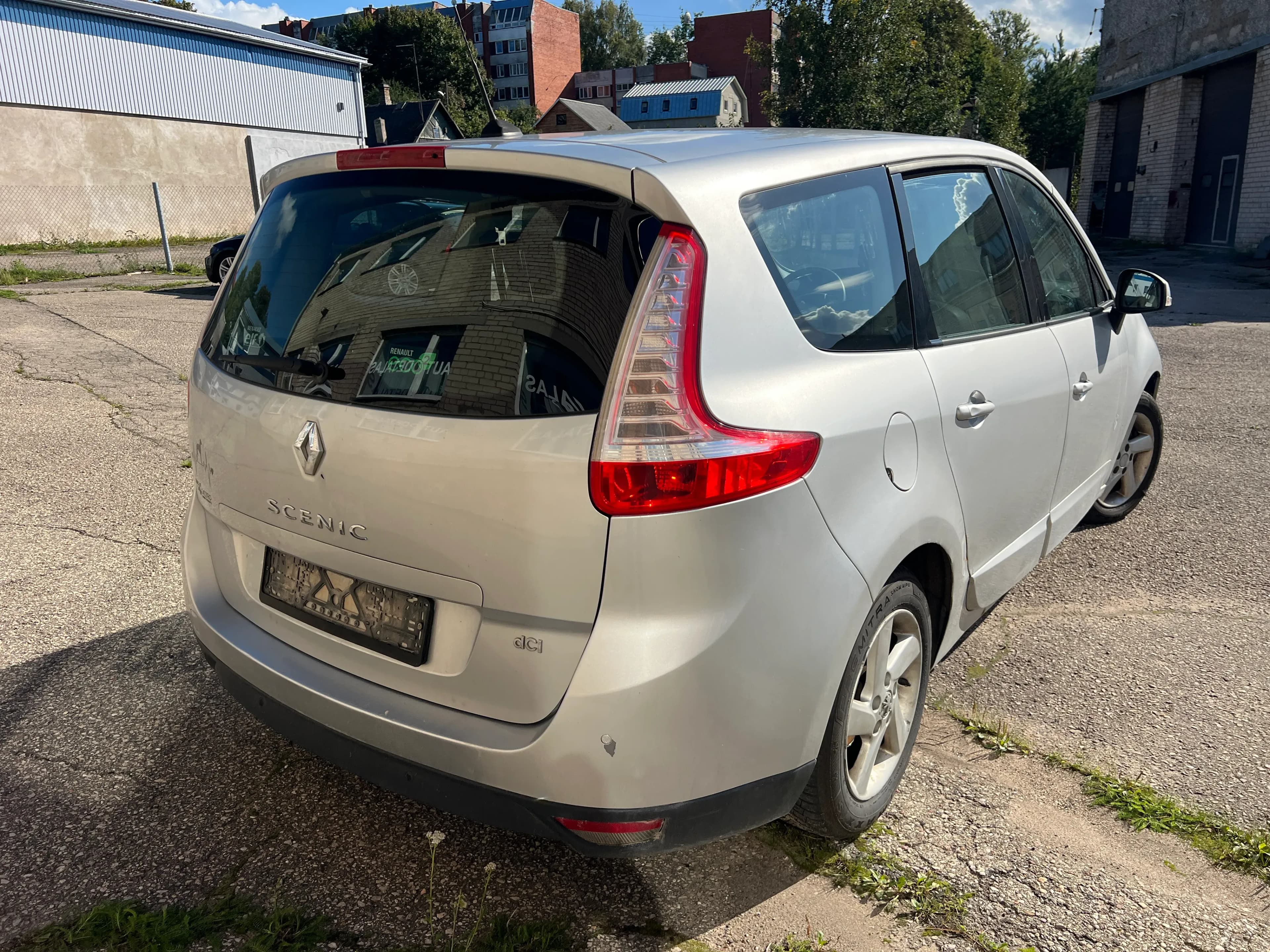 Foto van de gedemonteerde auto 1
