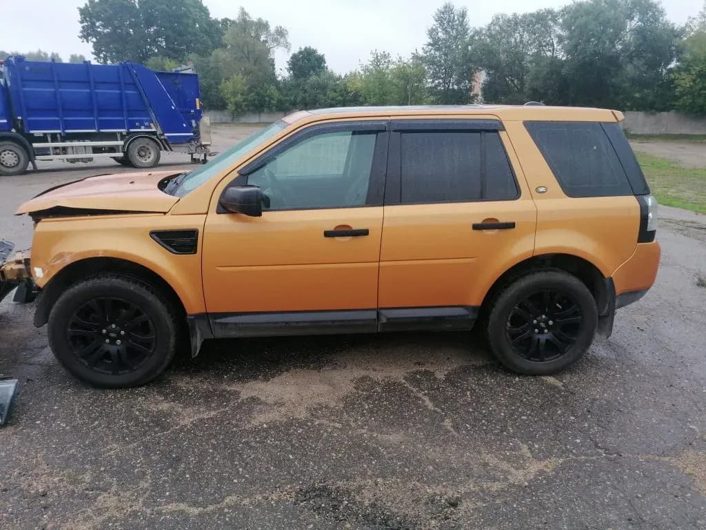 Foto van de gedemonteerde auto 5