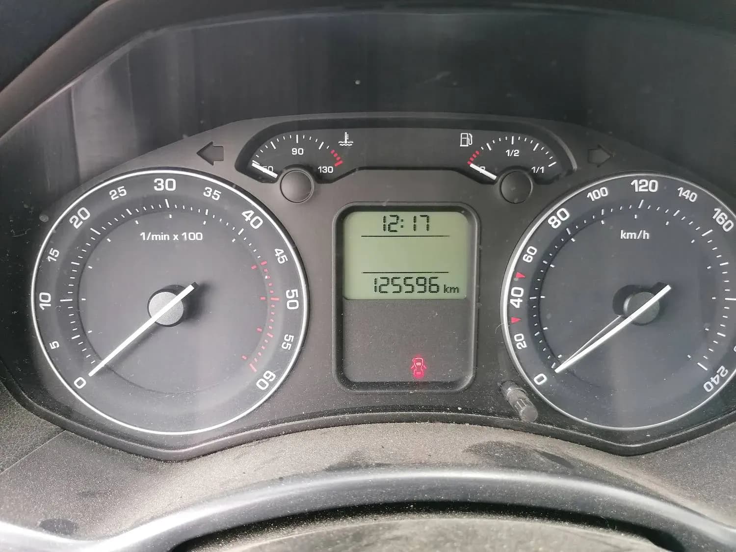 Foto van de gedemonteerde auto 3