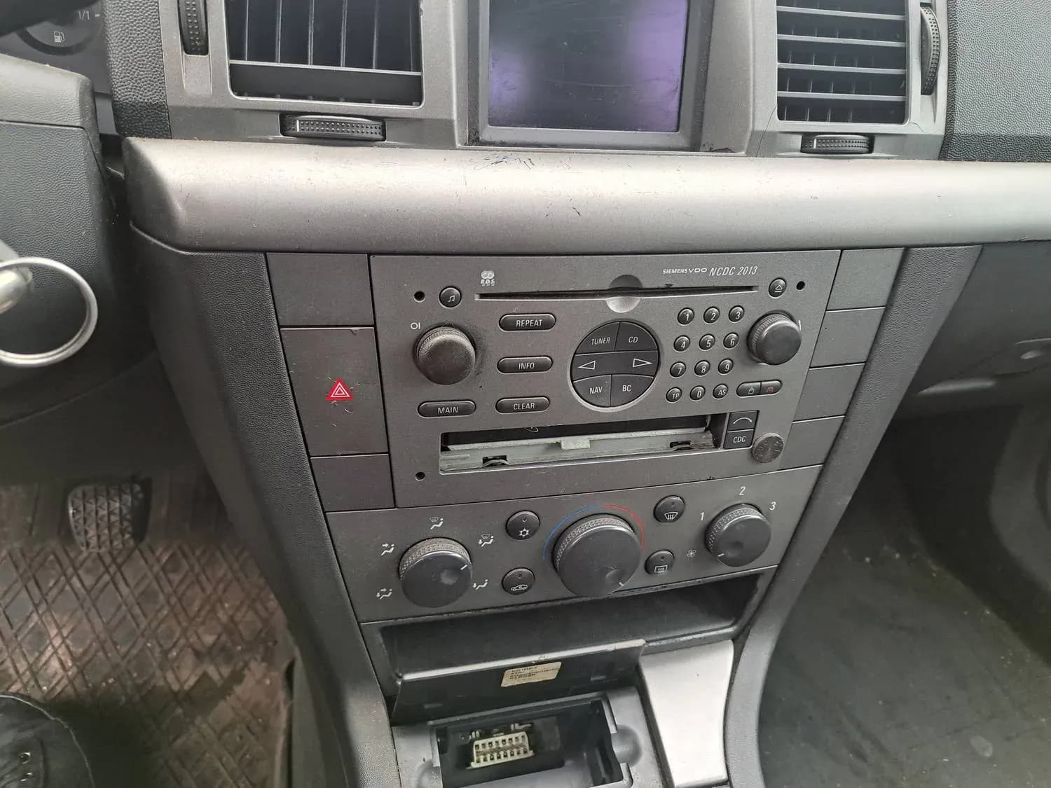 Foto van de gedemonteerde auto 2
