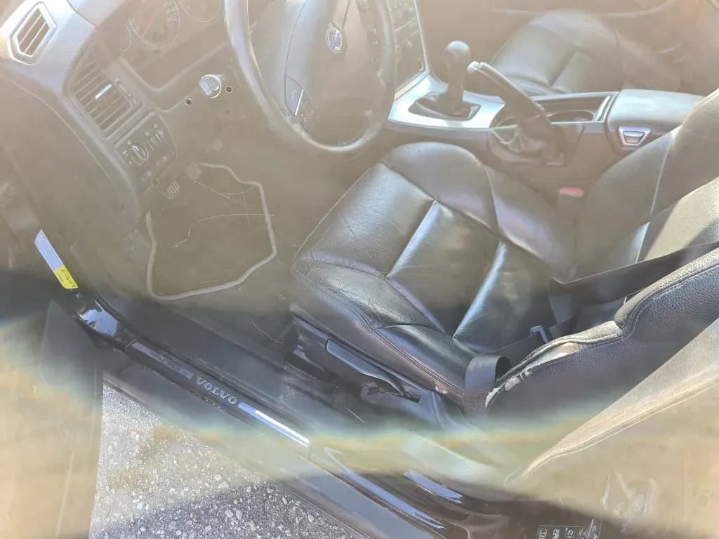 Foto van de gedemonteerde auto 4