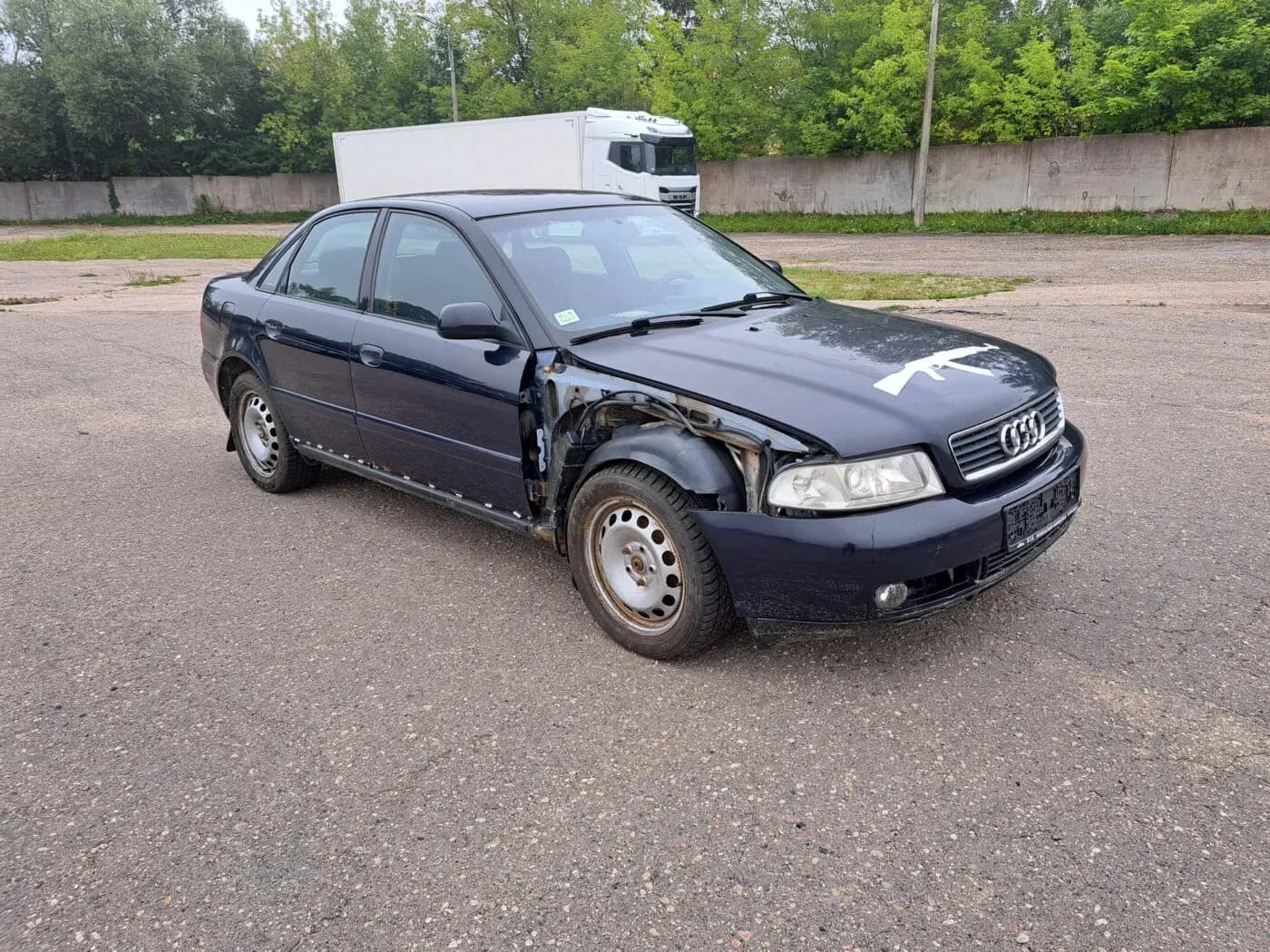 Foto van de gedemonteerde auto 4