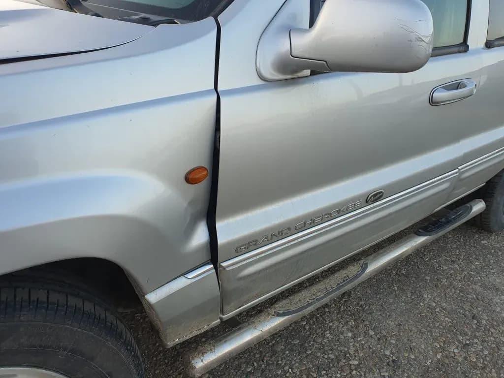 Foto van de gedemonteerde auto 4