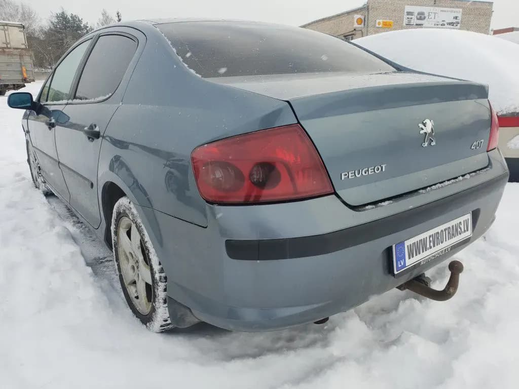 Foto van de gedemonteerde auto 2