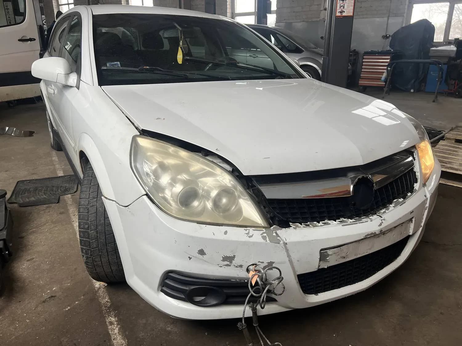 Foto van de gedemonteerde auto 4