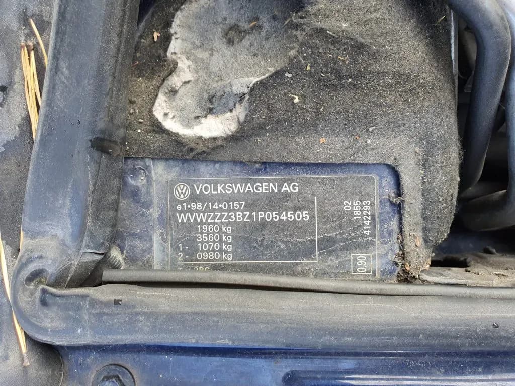 Foto van de gedemonteerde auto 5