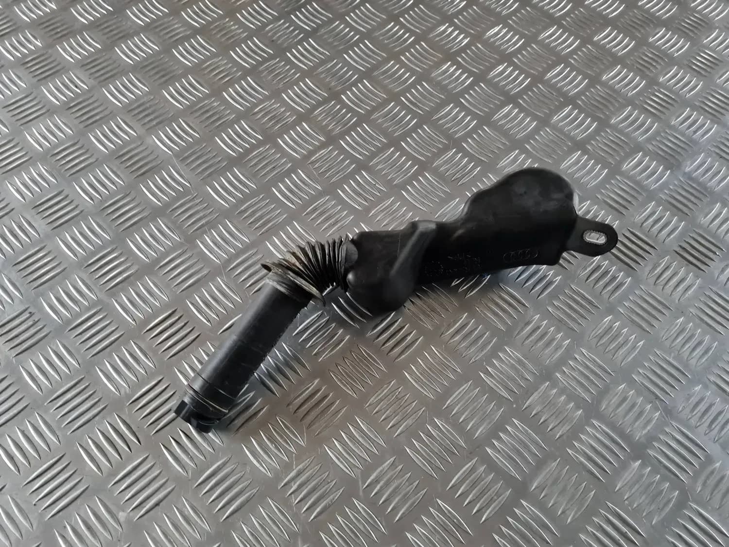 Vulbuis ruitensproeiervloeistoftank AUDI A6 2008 - foto 1