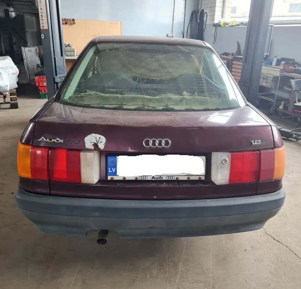 Foto van de gedemonteerde auto 3