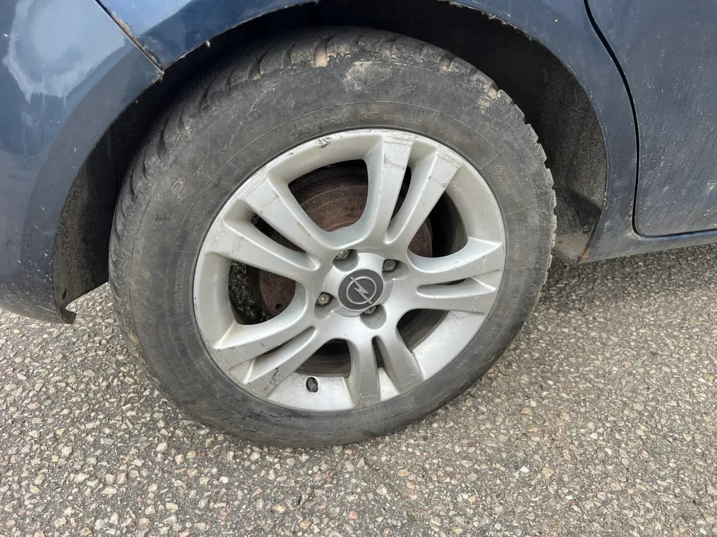 Foto van de gedemonteerde auto 5