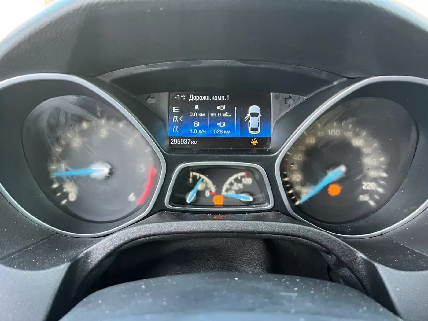 Foto van de gedemonteerde auto 5