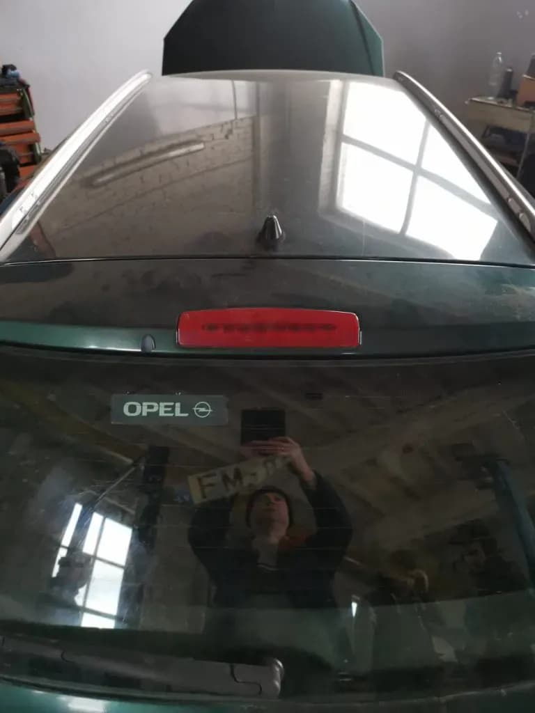 Foto van de gedemonteerde auto 3