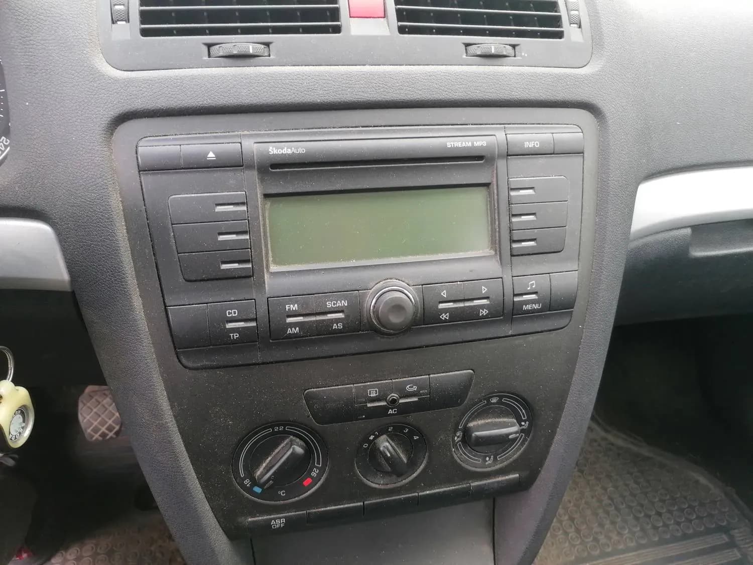 Foto van de gedemonteerde auto 4
