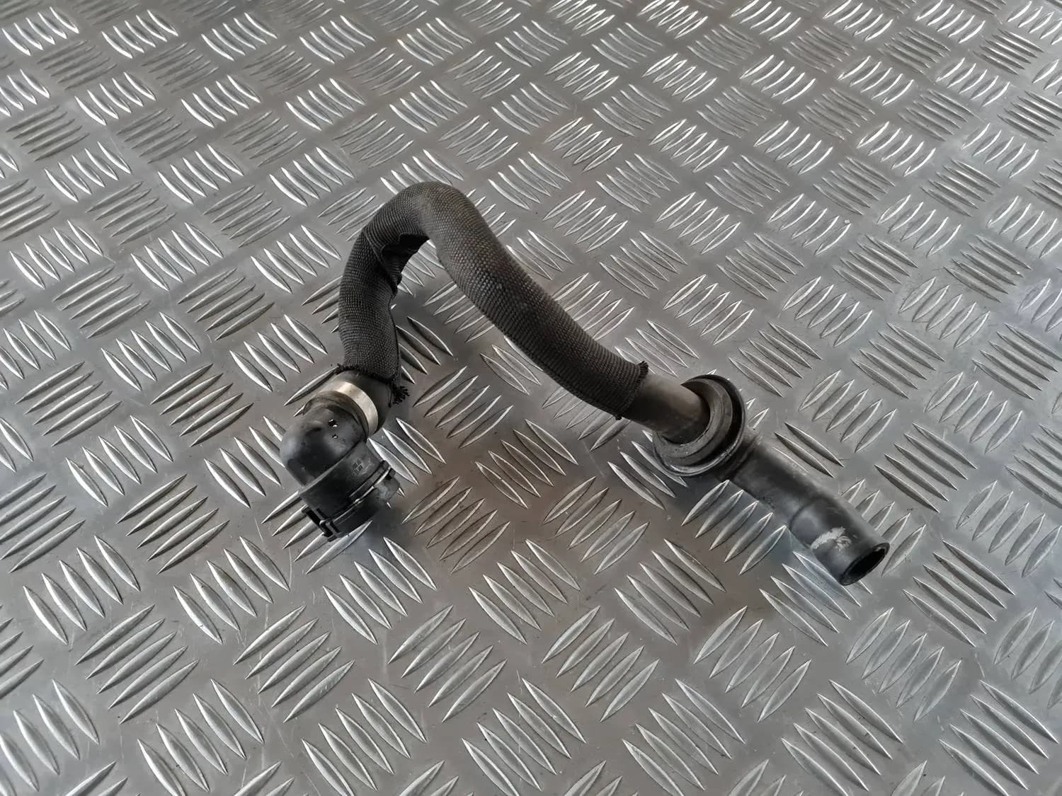 Leidingen verwarmingsradiator AUDI A6 2008 - foto 1