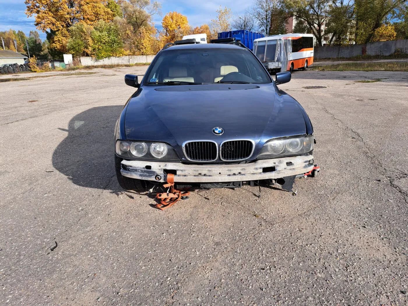 Foto van de gedemonteerde auto 2