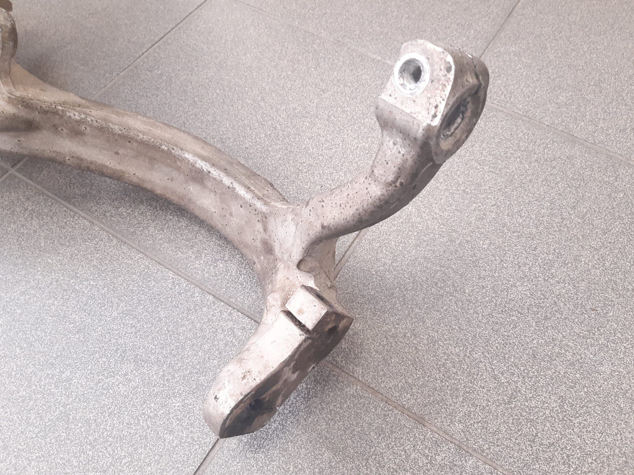 Fusee voor rechts AUDI A6 2008 - foto 4