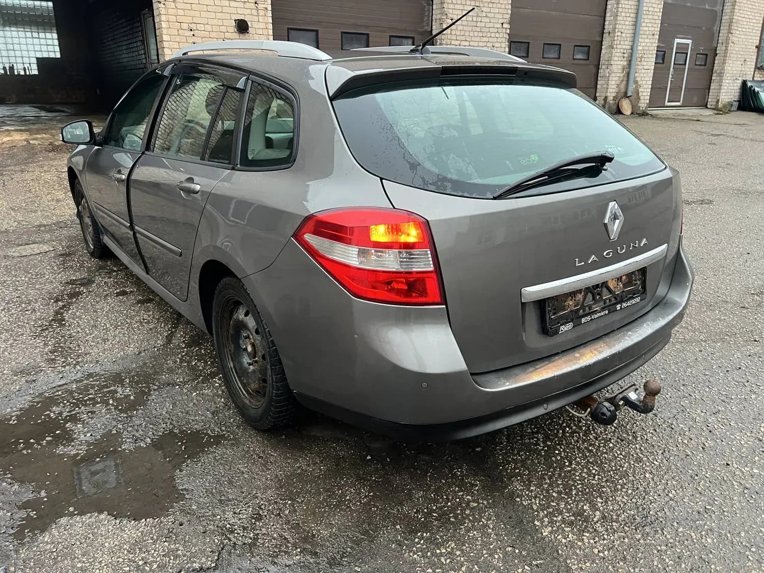 Foto van de gedemonteerde auto 5