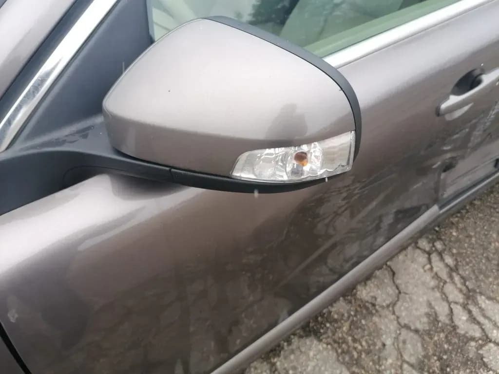 Foto van de gedemonteerde auto 3