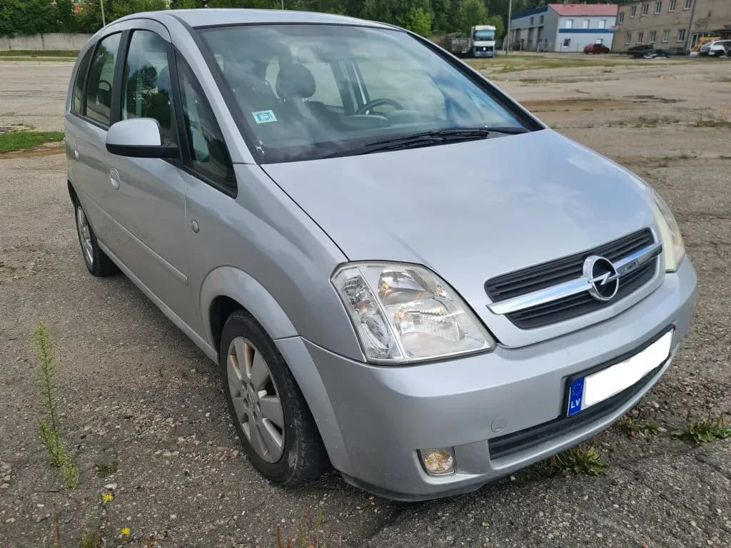Foto van de gedemonteerde auto 2