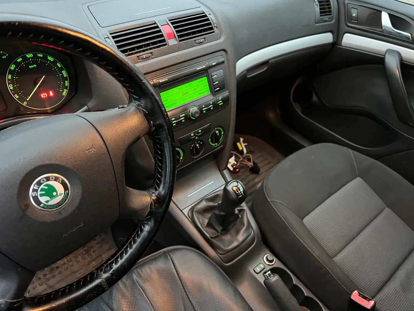 Foto van de gedemonteerde auto 4