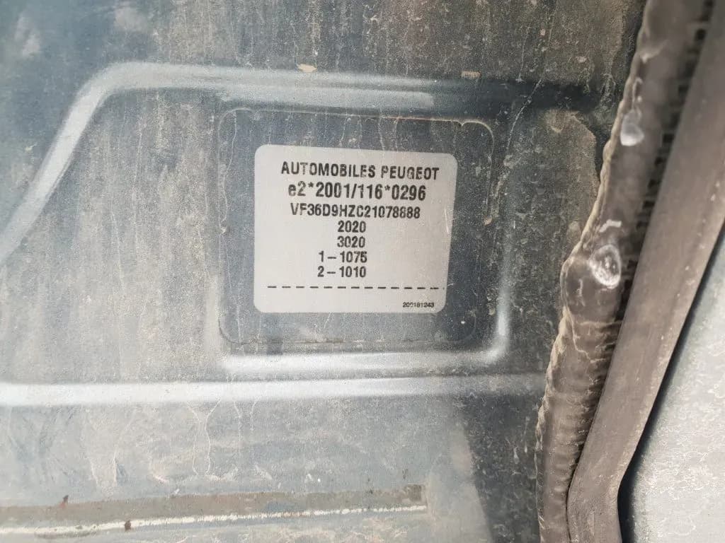 Foto van de gedemonteerde auto 5