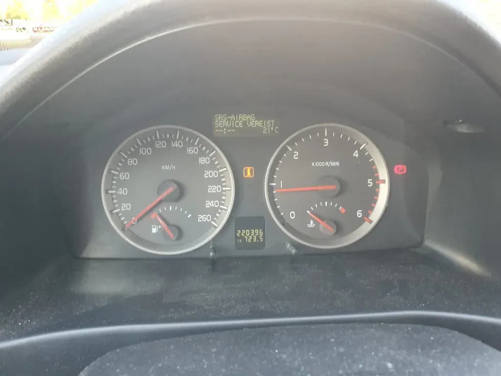 Foto van de gedemonteerde auto 5