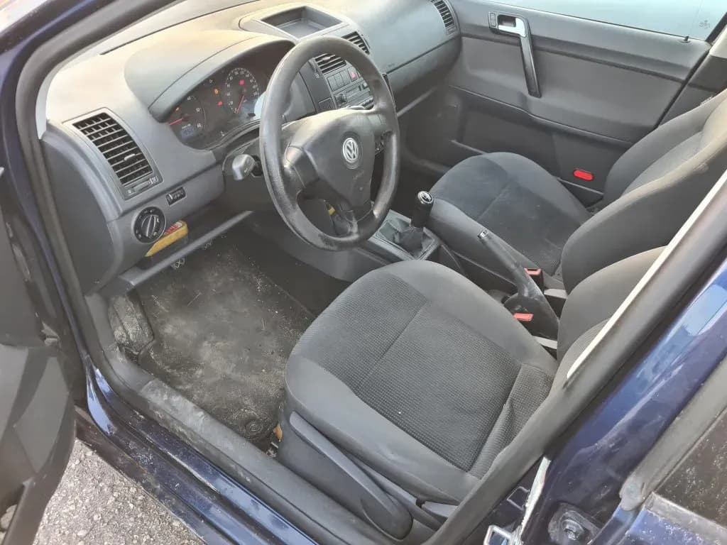 Foto van de gedemonteerde auto 2