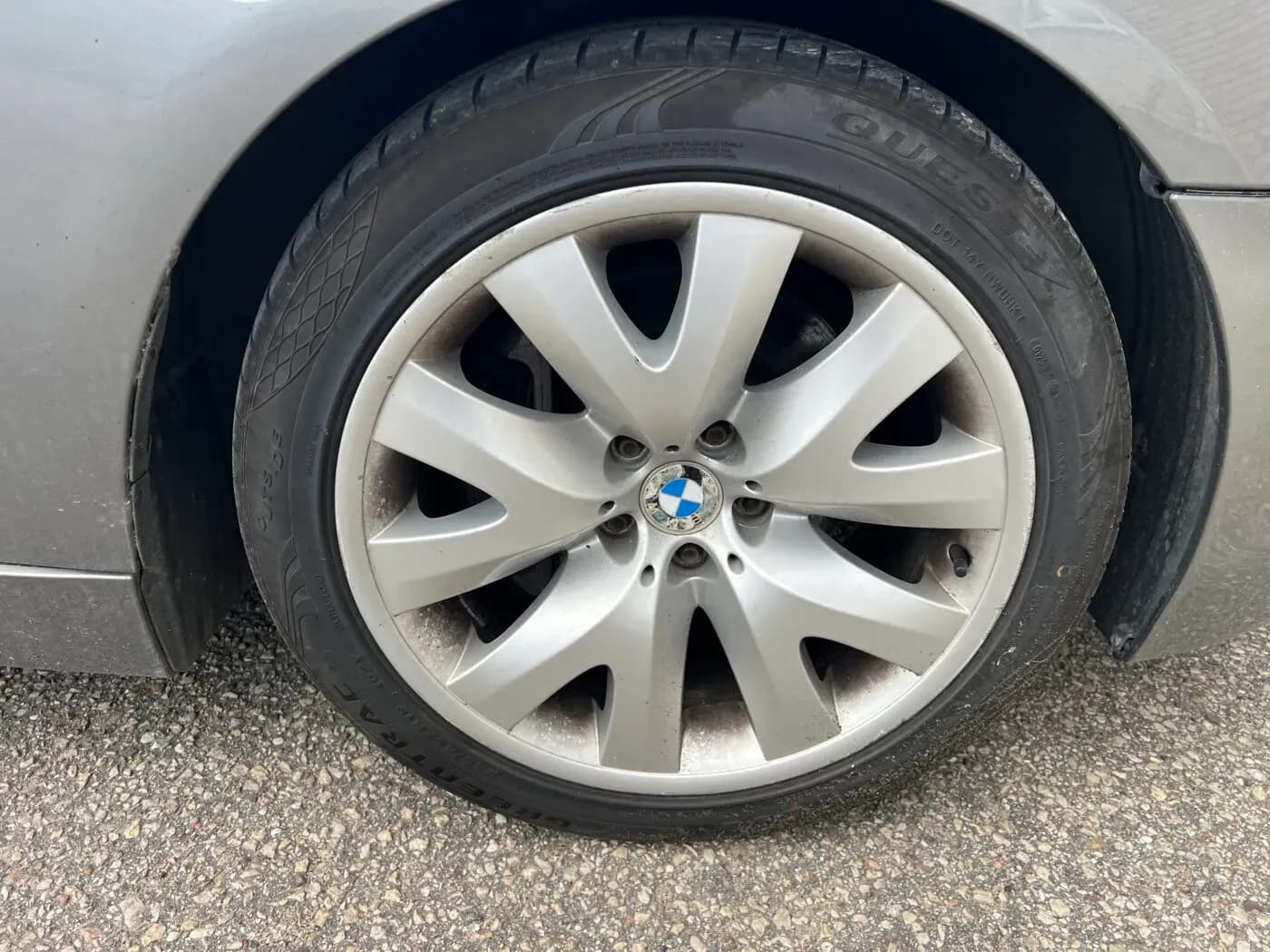 Foto van de gedemonteerde auto 5