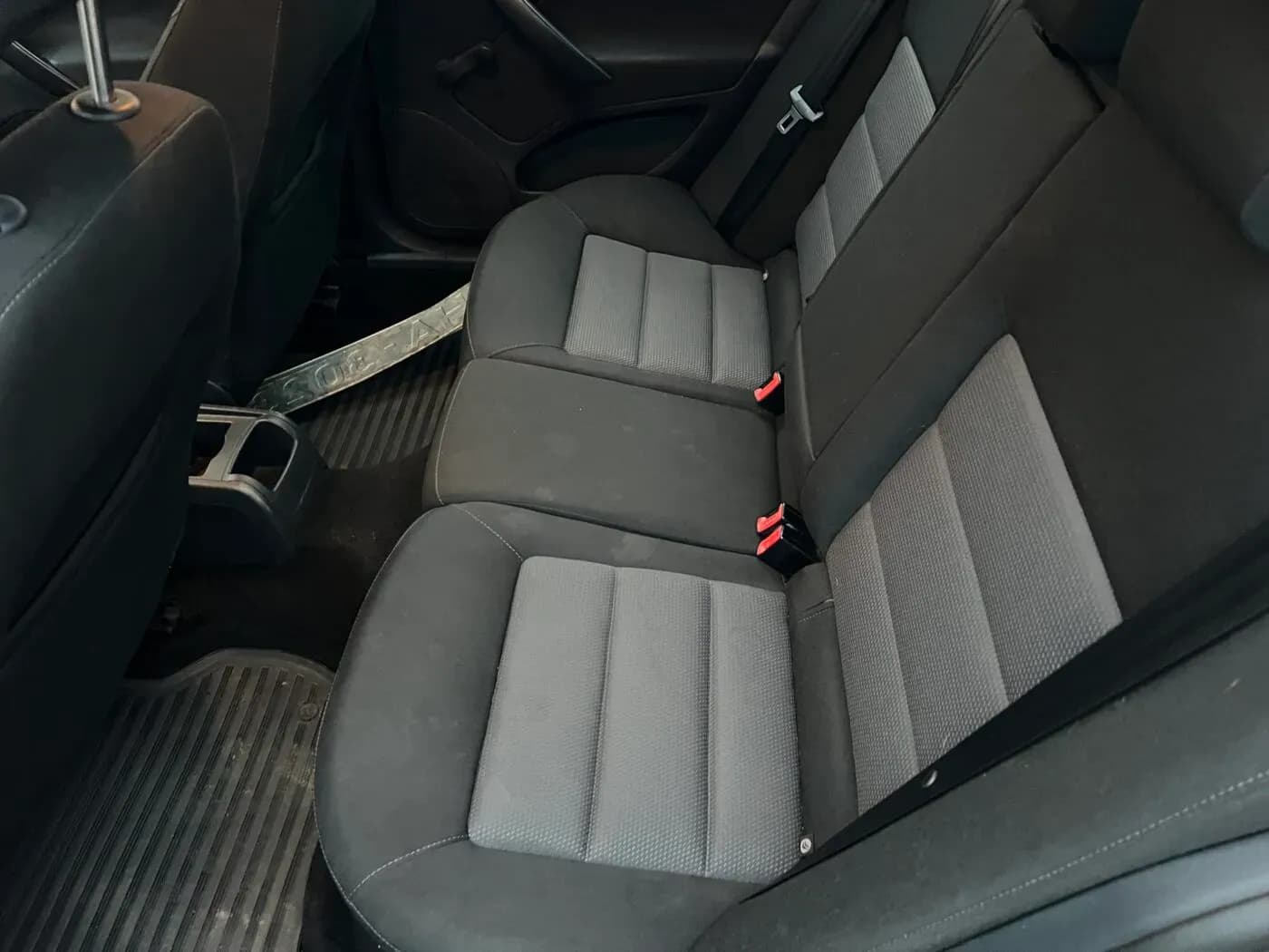 Foto van de gedemonteerde auto 5