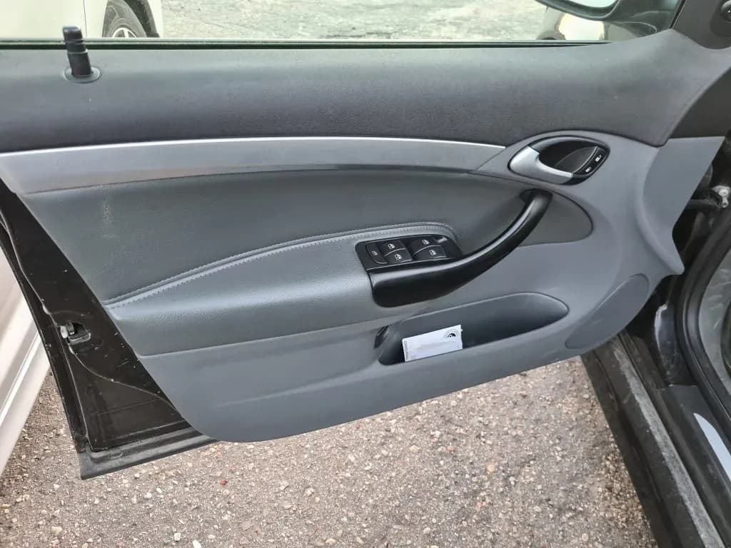 Foto van de gedemonteerde auto 4