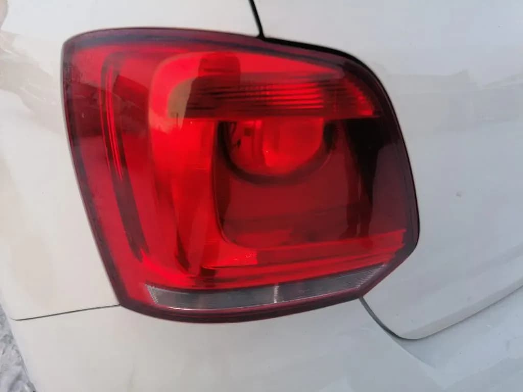 Foto van de gedemonteerde auto 4